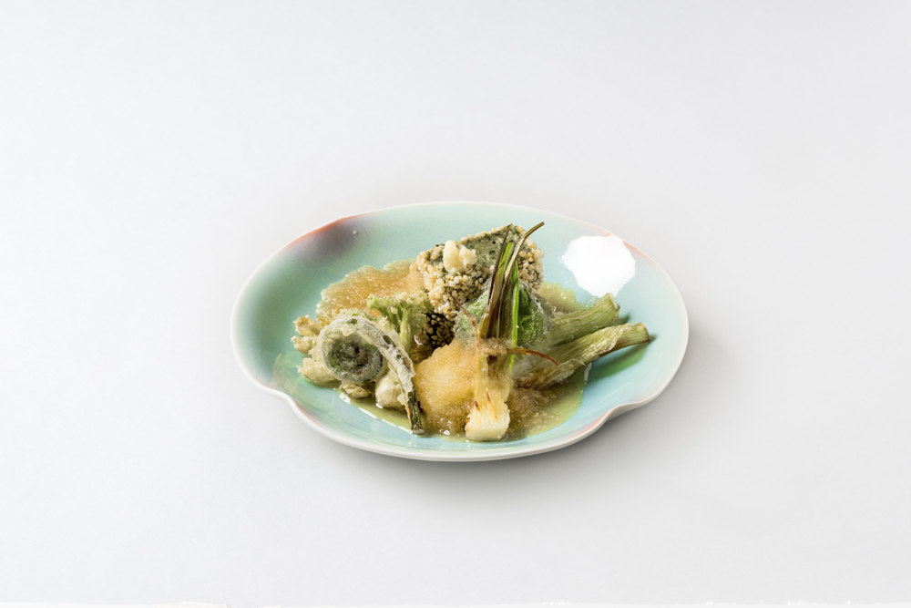 Fried mugwort tofu with brown rice (made with sleet, green onions, Taranome (Japanese angelica bud), kogomi, snowdrops, butterbur shoots, and ginger)
